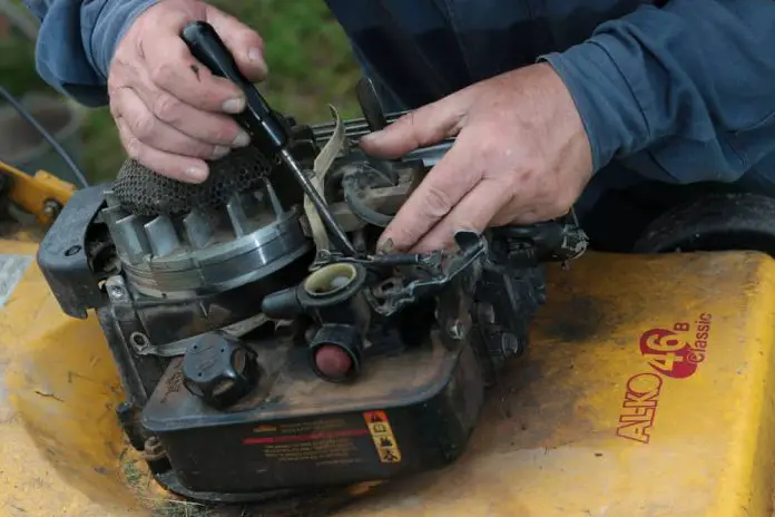 9 steps to clean your lawn mower carburetor