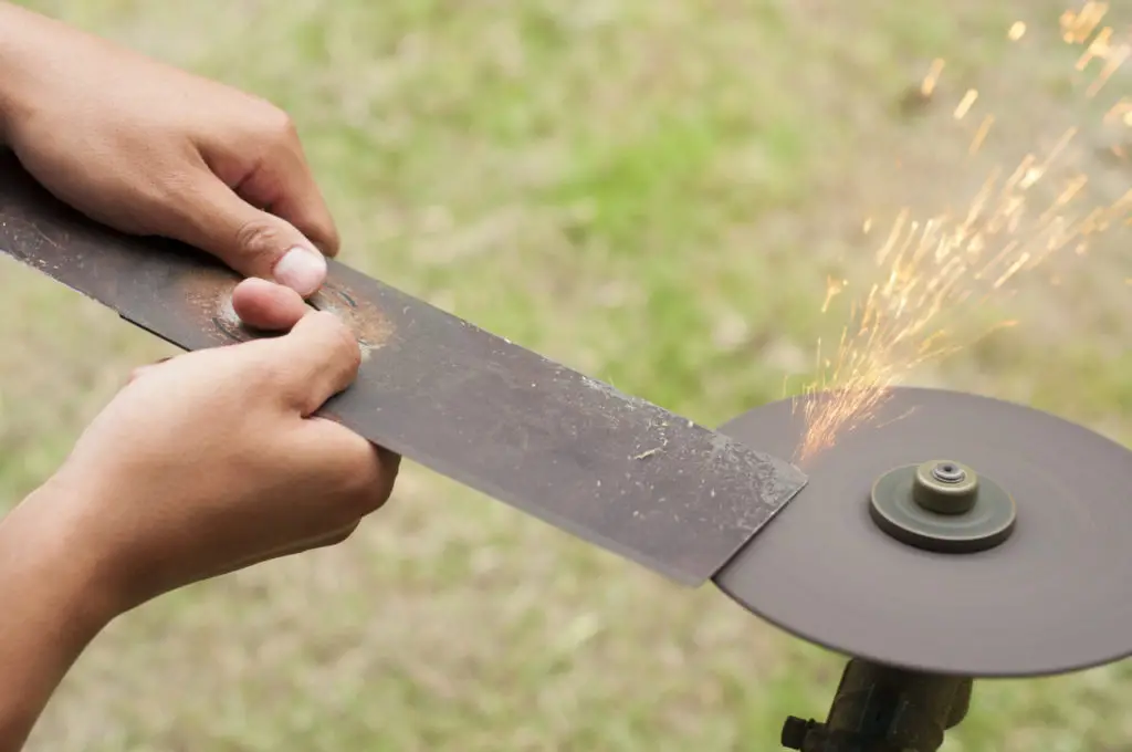Best file to sharpen mower blade (And how to sharpen your lawnmower ...