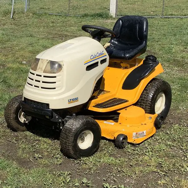 Cub Cadet 1050 mower for Sale in Olympia, WA