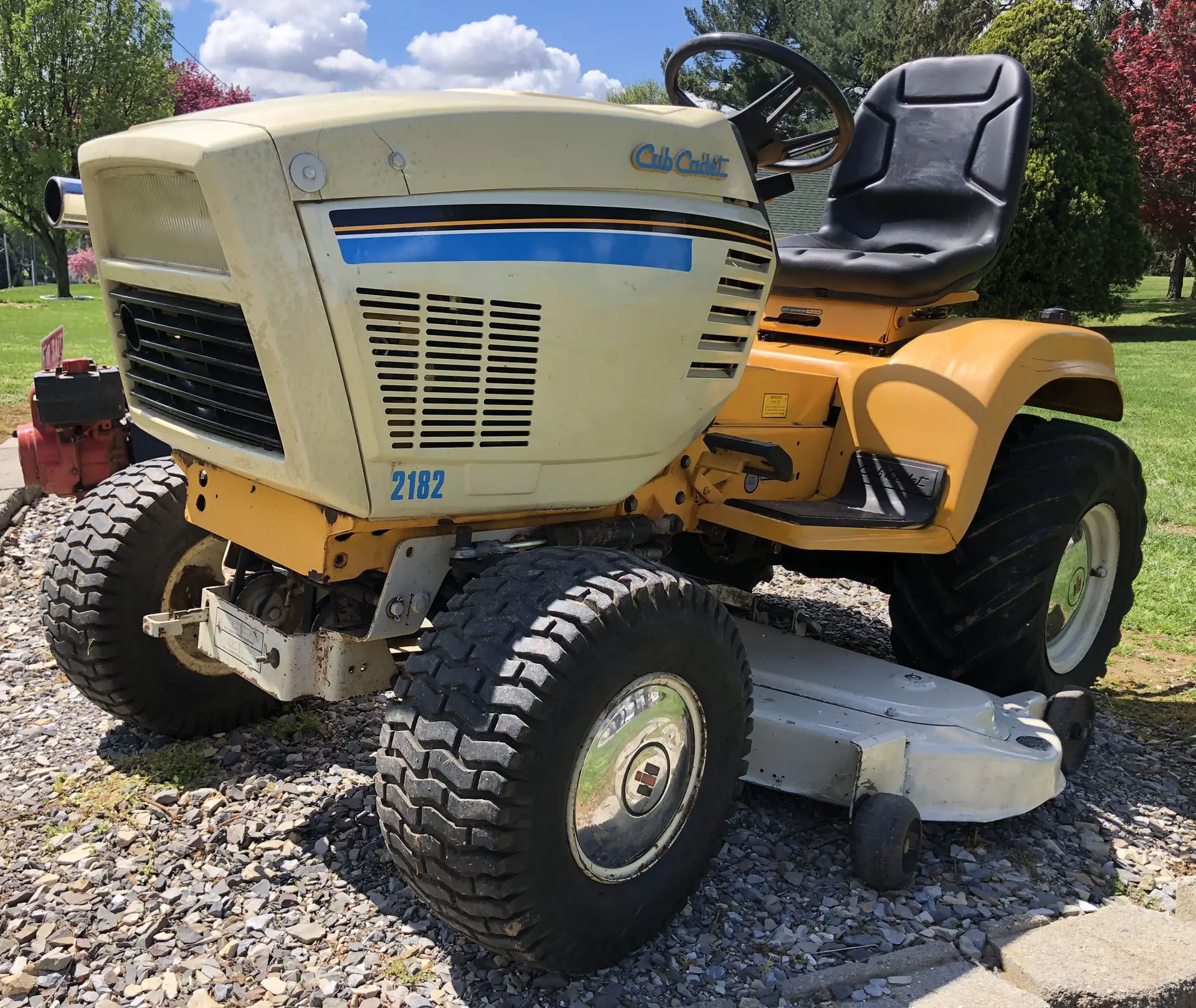 Cub Cadet Super 2182 Garden Tractor for Sale in Smithsburg, MD