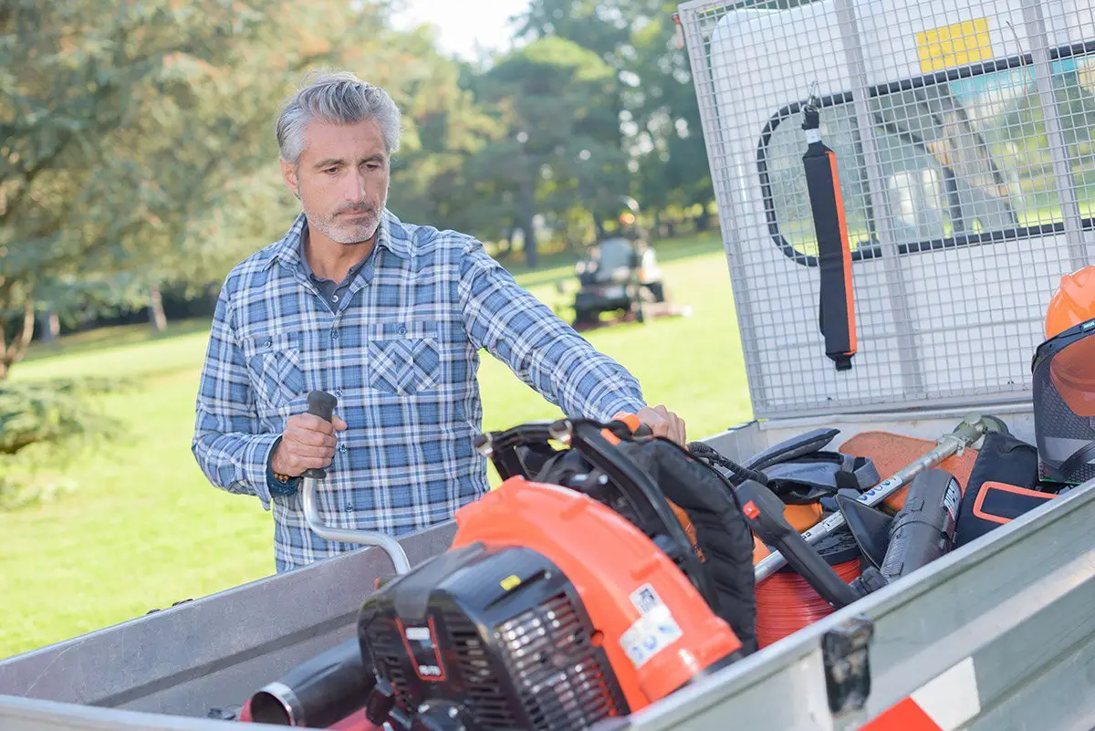 How Much To Charge For Lawn Mowing? Pricing A Mow Job ...