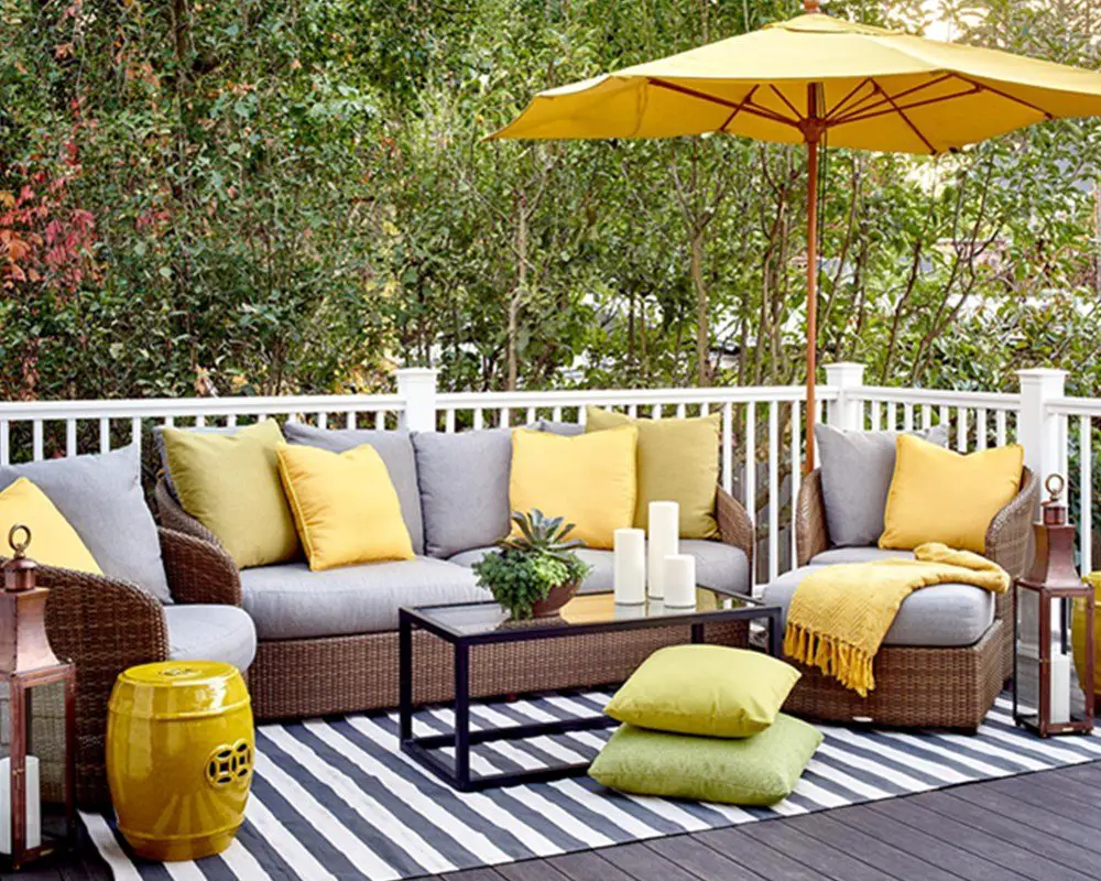 How To Clean Mold Off Every Type Of Outdoor Furniture ...