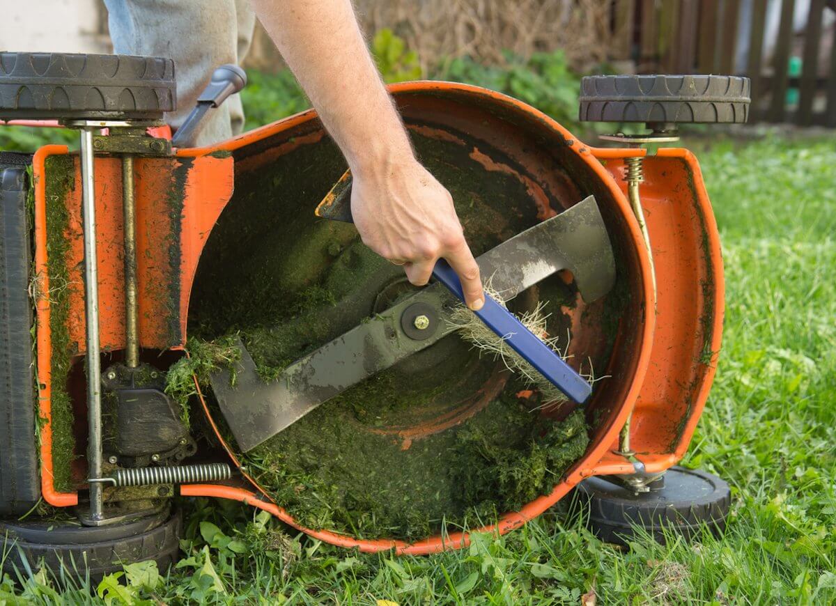 How to Sharpen Lawn Mower Blades?