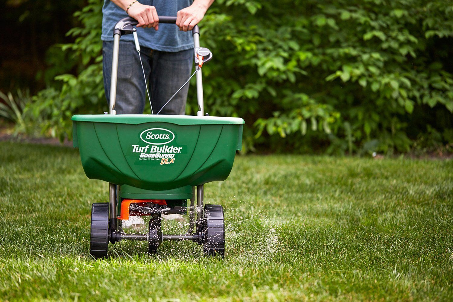 Scotts Turf Builder Broadcast Spreader Review Theres one ...