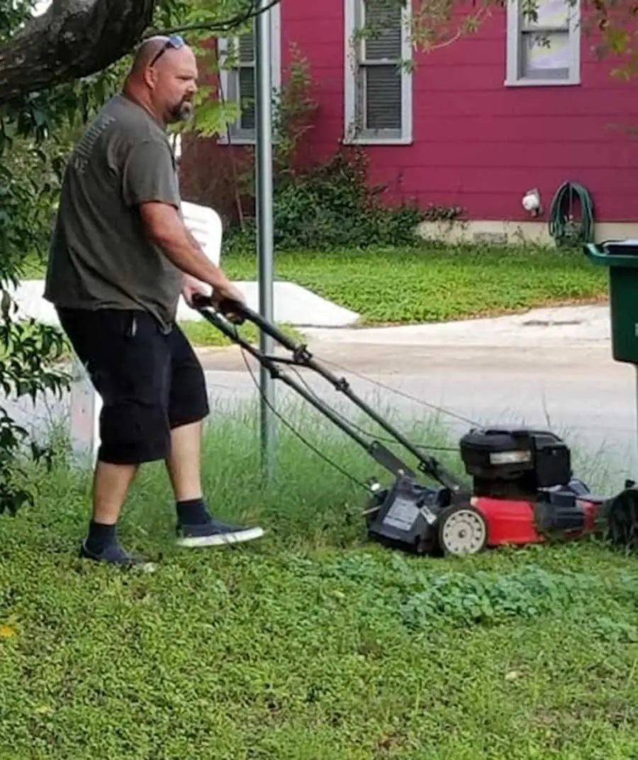 " This Is My Dad, Mowing My Mom