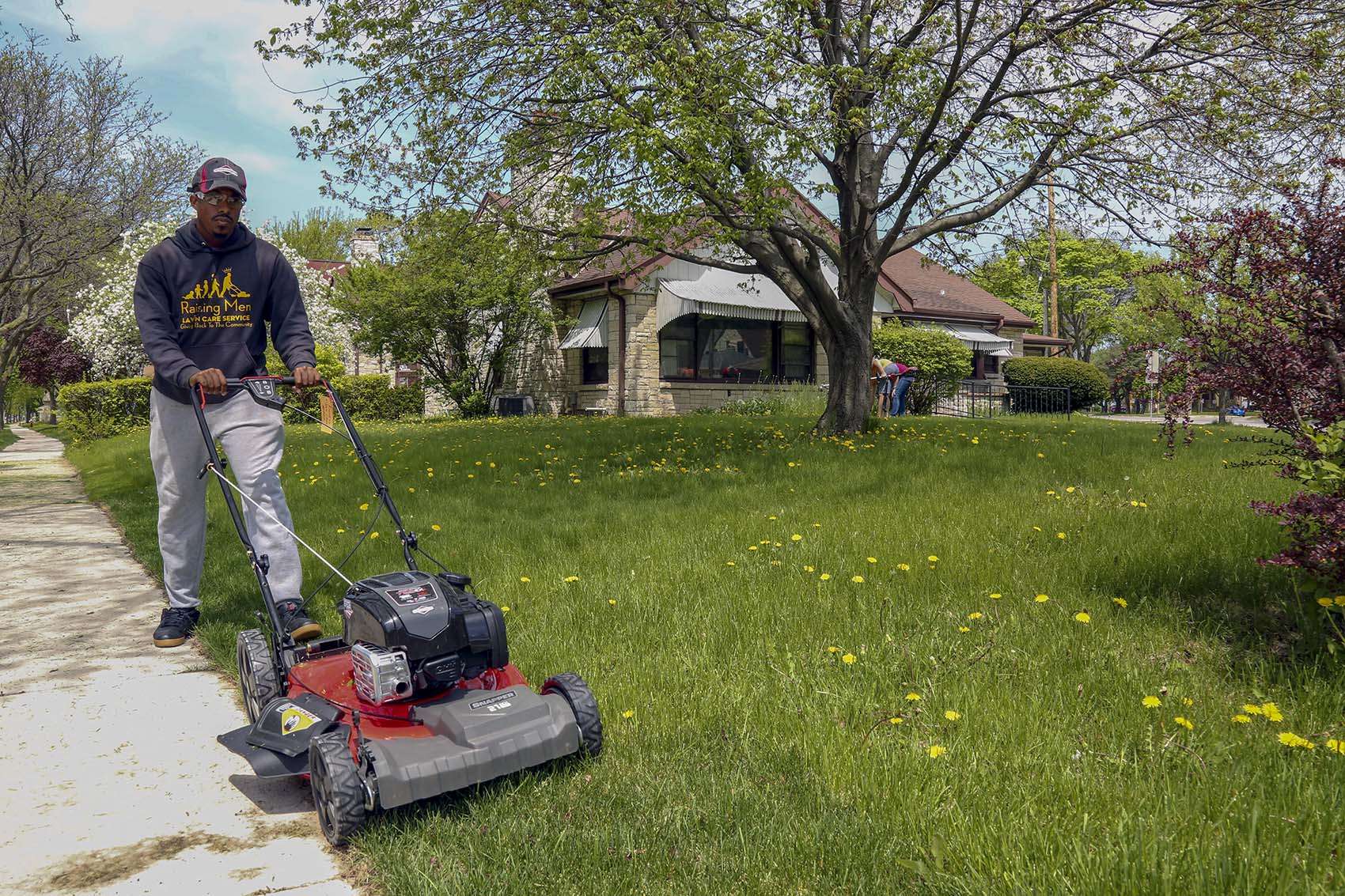 This Man Is On A Mission To Mow Lawns In All 50 States ...