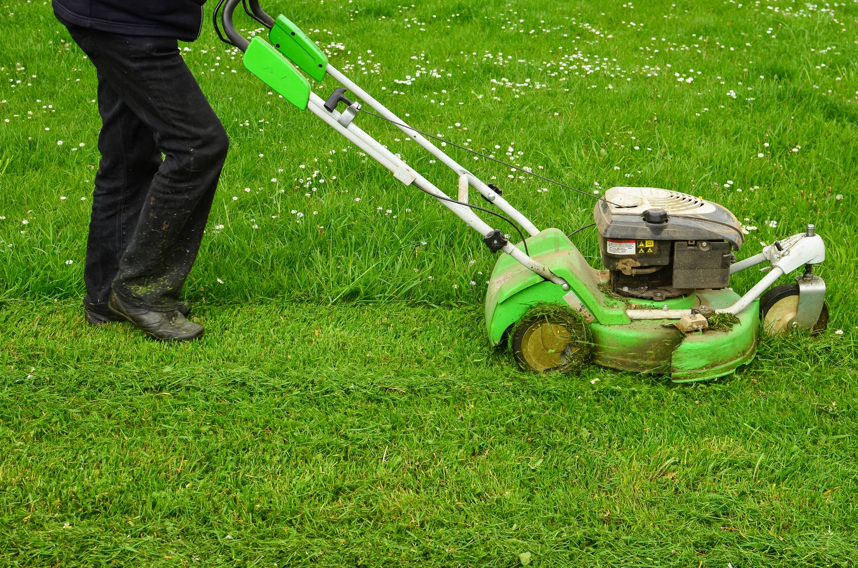 Tips for mowing a wet lawn