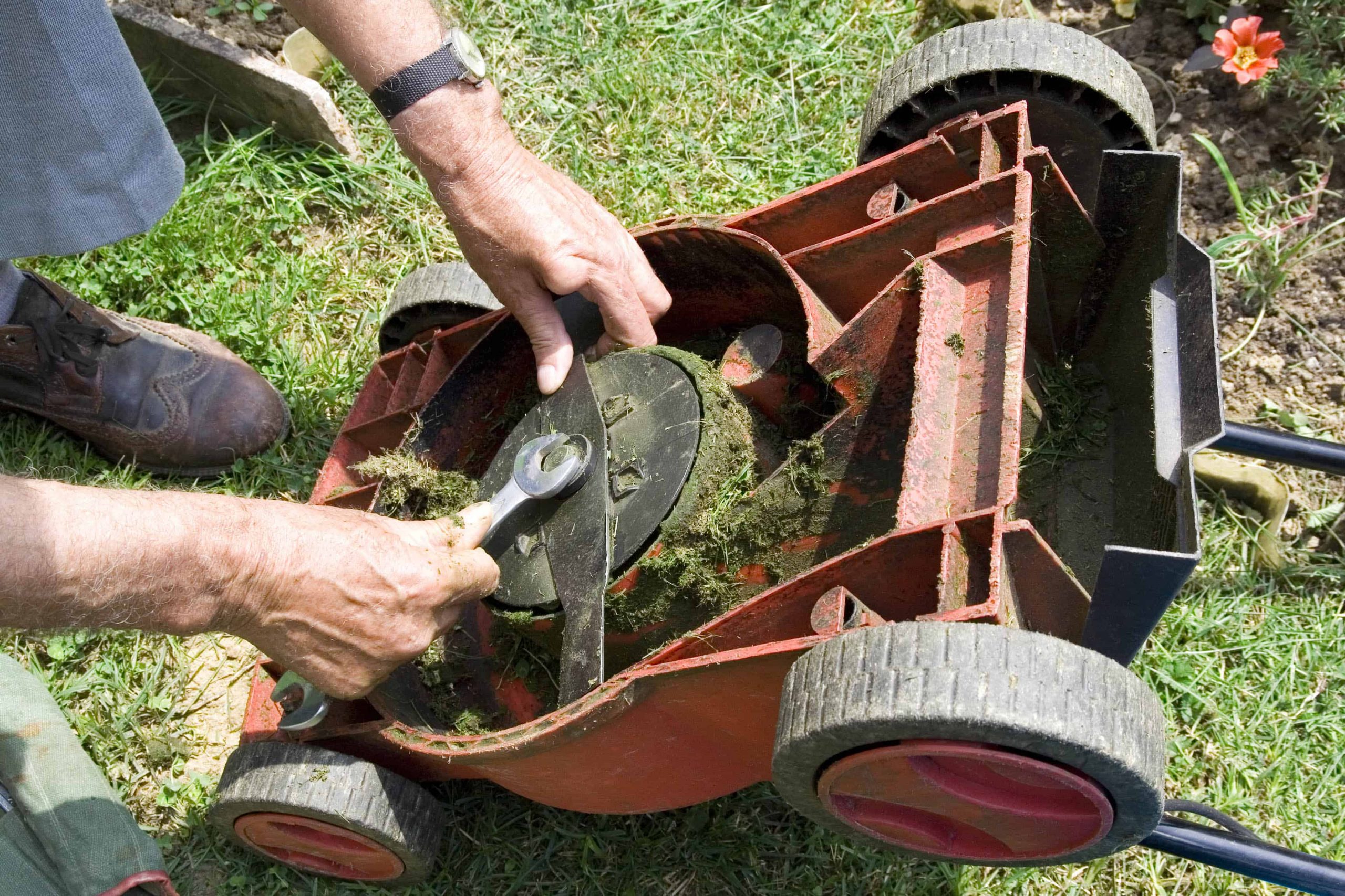 What to do if you tip over your lawn mower and then it won ...