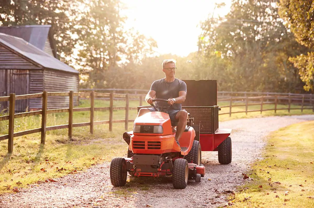 What to Look for When Buying a Used Riding Lawn Mower