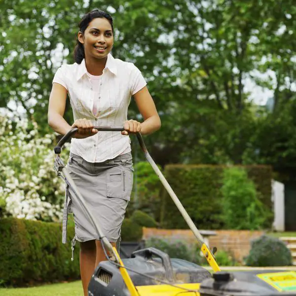 When Is the Right Time to Lime and Fertilize the Yard?